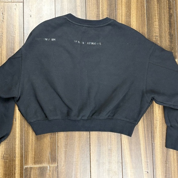 Women’s Izzue size XS Black V Neck crew Cropped Sweatshirt RSVD graphic grunge - Picture 7 of 12